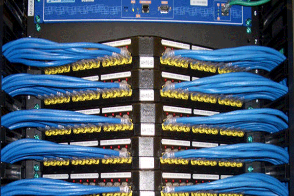 學校網(wǎng)絡機房綜合布線